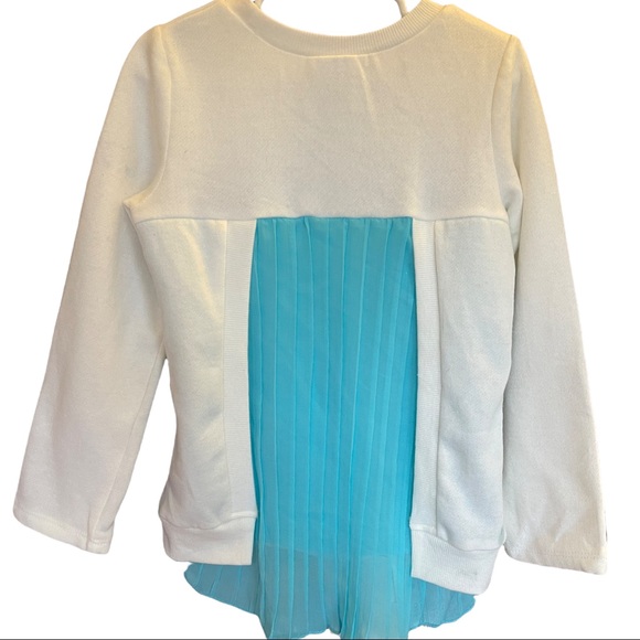 Disney, Frozen light sweatshirt like material featuring Elsa. Sheer paneling, 5T - Picture 4 of 8